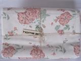 K 5557 Tafelkleed, Big rose, pink    140x180                       en 140 x 220cm79397.jpg